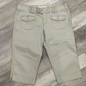 Aeropostale - Women’s Capri - Tan - Size 11/12 - Large Button Detail